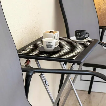 Arthaus Gallery Apartman *